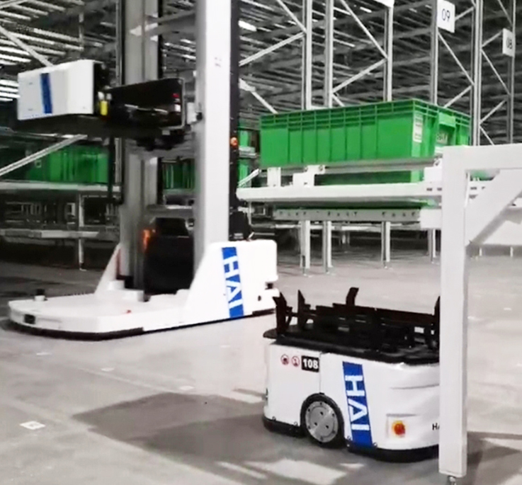 多層料箱機(jī)器人+潛伏頂升式AGV 大小車同場(chǎng)作業(yè)，解鎖貨到人一站式智能揀選新模式