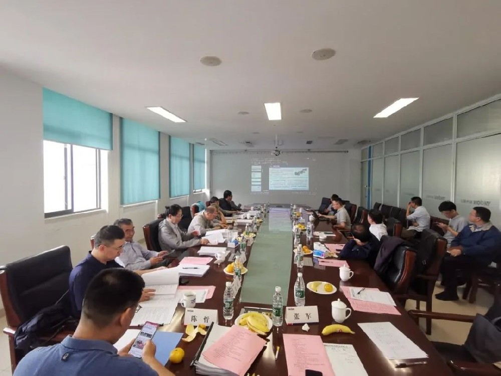揚鍛公司2022年市級關(guān)鍵核心技術(shù)攻關(guān)趕超項目順利通過驗收，項目“YSH系列單動力雙邊驅(qū)動四連桿精密智能數(shù)控高速壓力機